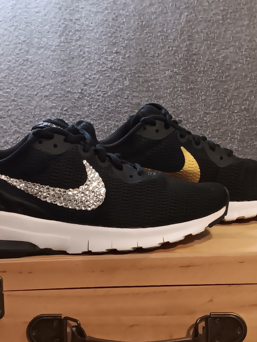 Nike Women's Air Max Motion Sneakers, Size 7 - Picture 9 of 9